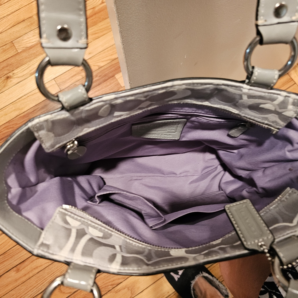 Gray Patterned Handbag With Leather Straps - image 2